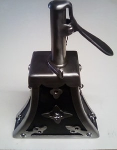 MUSKETEER'S POWDER FLASK - DECORATED