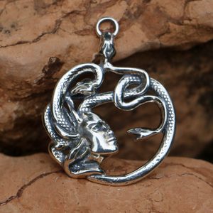 MEDUSA, TALISMAN ANTIQUE, ARGENT - PENDENTIFS{% if kategorie.adresa_nazvy[0] != zbozi.kategorie.nazev %} - BIJOUX EN ARGENT{% endif %}