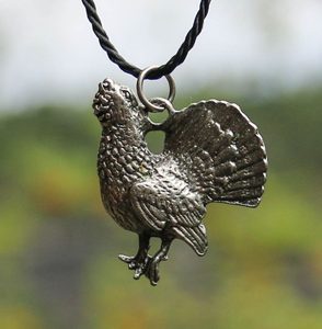 CAPERCAILLIE, L'ÉTAIN AMULETTE - BIJOUX ANIMALIERS{% if kategorie.adresa_nazvy[0] != zbozi.kategorie.nazev %} - BIJOUTERIE{% endif %}