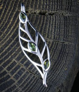 FERN, PENDANT, FACETED MOLDAVITE, SILVER - MOLDAVITES, CZECH{% if kategorie.adresa_nazvy[0] != zbozi.kategorie.nazev %} - SILVER JEWELLERY{% endif %}