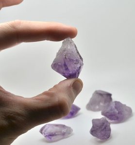 AMETHYST CHUNK, RAW STONE - MINÉRAUX ET ROCHES DÉCORATIFS{% if kategorie.adresa_nazvy[0] != zbozi.kategorie.nazev %} - MINÉRAUX, FOSSILES{% endif %}