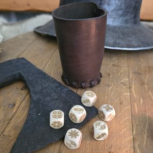 ALEA GOTHICA, leather cup and dice, 6 pieces