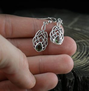 BOIOHAEMUM, MOLDAVITE - EARRINGS, STERLING SILVER - MOLDAVITES, CZECH{% if kategorie.adresa_nazvy[0] != zbozi.kategorie.nazev %} - SILVER JEWELLERY{% endif %}