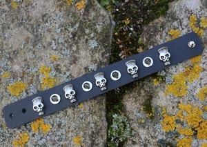 ROCKER, LEDERARMBAND XVIII - LEDERARMBÄNDER{% if kategorie.adresa_nazvy[0] != zbozi.kategorie.nazev %} - LEDERPRODUKTE{% endif %}