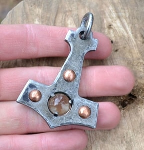 THOR'S HAMMER, FORGED, STEAMPUNK - WIKINGERAMULETTE{% if kategorie.adresa_nazvy[0] != zbozi.kategorie.nazev %} - SCHMUCKSTÜCKE{% endif %}