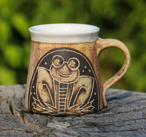 GRENOUILLE - TASSE EN CÉRAMIQUE - TRADITIONNEL CÉRAMIQUES TCHÈQUE{% if kategorie.adresa_nazvy[0] != zbozi.kategorie.nazev %} - VERRE ET CÉRAMIQUE{% endif %}