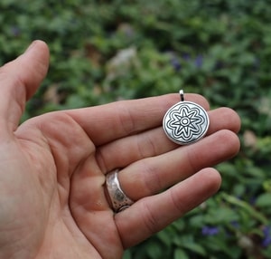 BRONZE AGE SUN III, pendentif en argent