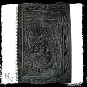 DRAGONISH JOURNAL - BOOKS OF SHADOWS{% if kategorie.adresa_nazvy[0] != zbozi.kategorie.nazev %} - MAGIC{% endif %}