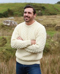 IRISH NATURAL WOOL TRADITIONAL ARAN SWEATER WHITE - WOOLEN SWEATERS AND VESTS{% if kategorie.adresa_nazvy[0] != zbozi.kategorie.nazev %} - WOOLEN PRODUCTS, IRELAND{% endif %}