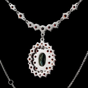 NORA, CZECH MOLDAVITE, GARNET, SILVER PENDANT - MOLDAVITES, CZECH{% if kategorie.adresa_nazvy[0] != zbozi.kategorie.nazev %} - SILVER JEWELLERY{% endif %}