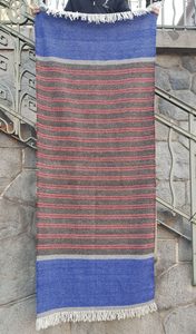 WOOLLEN CLOAK STRIPED WITH FRINGE, HANDMADE - TEXTILES HISTORIQUES{% if kategorie.adresa_nazvy[0] != zbozi.kategorie.nazev %} - PRODUITS EN LAINE{% endif %}