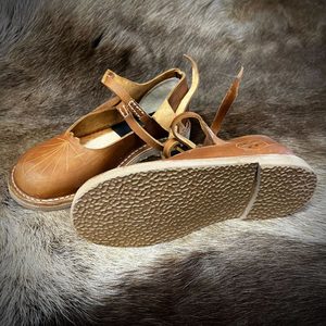 ALTE RÖMISCHE SCHUHE FÜR DAMEN - ANTIK SCHUHE{% if kategorie.adresa_nazvy[0] != zbozi.kategorie.nazev %} - SCHUHE, KLEIDUNG{% endif %}