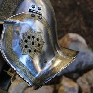 STURMHAUBE / BOURGUIGNOTTE  - CASQUE GRAVÉ DE LUXE - CASQUES DE LUXE, FANTASY, JAPONAIS, RÉCENTS{% if kategorie.adresa_nazvy[0] != zbozi.kategorie.nazev %} - ARMURES ET BOUCLIERS{% endif %}