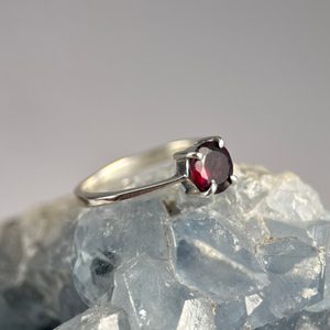 OCULAR, Silberring mit Granat