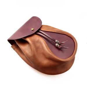 CALEDONIA, SCOTTISH SPORRAN, BROWN WITH BELT - BAGS, SPORRANS{% if kategorie.adresa_nazvy[0] != zbozi.kategorie.nazev %} - LEATHER PRODUCTS{% endif %}