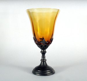 HONEY SAGRADA FAMÍLIA, GOBLET, AMBER GLASS AND PEWTER - RÉPLIQUES HISTORIQUES DE VERRE{% if kategorie.adresa_nazvy[0] != zbozi.kategorie.nazev %} - VERRE ET CÉRAMIQUE{% endif %}