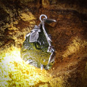 GABRETA MOLDAVITE SILVER PENDANT - BIJOUX À MOLDAVITES TCHÈQUES{% if kategorie.adresa_nazvy[0] != zbozi.kategorie.nazev %} - BIJOUX EN ARGENT{% endif %}