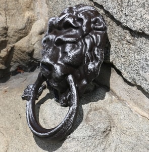 DOOR KNOCKER LION, ALLOY - FORGED IRON HOME ACCESSORIES{% if kategorie.adresa_nazvy[0] != zbozi.kategorie.nazev %} - SMITHY WORKS, COINS{% endif %}