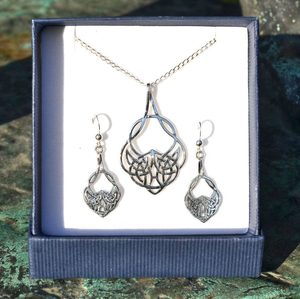 CELTICA, STERLING SILVER JEWELRY SET - JEWELLERY SETS{% if kategorie.adresa_nazvy[0] != zbozi.kategorie.nazev %} - SILVER JEWELLERY{% endif %}