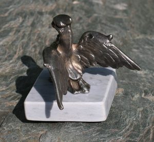 GRIFFIN ON A STONE PEDESTAL, TIN - PEWTER FIGURES{% if kategorie.adresa_nazvy[0] != zbozi.kategorie.nazev %} - PAGAN DECORATIONS{% endif %}