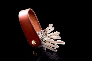 MORLEY, leather keychain cognac