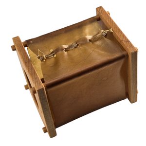 Lanterne historique - bois, parchemin, réplique décorative
