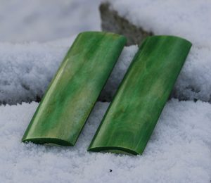 CAMEL BONE SCALES 35X120X12MM GREEN - 2 PIECES - MATERIAL FOR KNIFE HANDLES{% if kategorie.adresa_nazvy[0] != zbozi.kategorie.nazev %} - BUSHCRAFT, LIVING HISTORY, CRAFTS{% endif %}