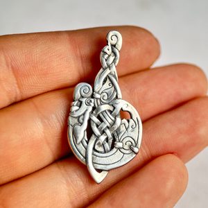 Mac Tíre, Celtic Wolf, silver pendant