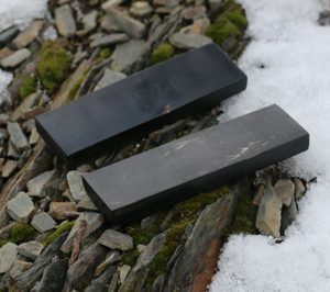 CORNE DE BUFFLE D'ASIE, NOIR - 2 PIÈCES - MATÉRIEL POUR POIGNÉES DE COUTEAU{% if kategorie.adresa_nazvy[0] != zbozi.kategorie.nazev %} - BUSHCRAFT, RECONSTITUTION, ACCESSOIRE{% endif %}