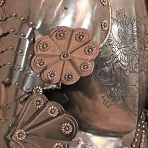 RENAISSANCE SUIT OF ARMOUR, ETCHED ARMOUR, CUSTOM MADE - SUITS OF ARMOUR{% if kategorie.adresa_nazvy[0] != zbozi.kategorie.nazev %} - ARMOUR HELMETS, SHIELDS{% endif %}