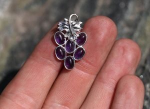 BUNCH OF GRAPES, STERLING SILVER PENDANT - PENDANTS WITH GEMSTONES, SILVER{% if kategorie.adresa_nazvy[0] != zbozi.kategorie.nazev %} - SILVER JEWELLERY{% endif %}