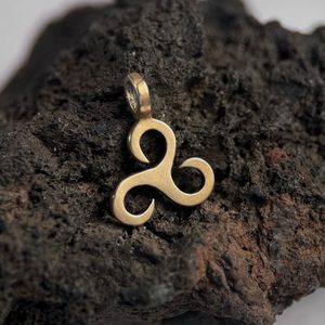 LITTLE TRISKELE, bronze pendant
