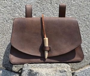 LARGE CAPACITY LEATHER BAG WITH ANTLER - TASCHEN{% if kategorie.adresa_nazvy[0] != zbozi.kategorie.nazev %} - LEDERPRODUKTE{% endif %}