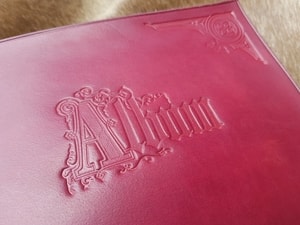 ART NOUVEAU, ART NOUVEAU LEATHER PHOTO ALBUM, BURGUNDY - KEYCHAINS, WHIPS, OTHER{% if kategorie.adresa_nazvy[0] != zbozi.kategorie.nazev %} - LEATHER PRODUCTS{% endif %}