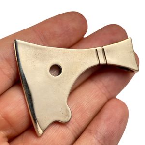 Grande hache en bronze de Perun