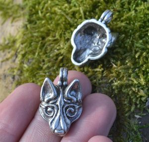 WOLF'S HEAD, PENDANT, TIN - CELTIC PENDANTS{% if kategorie.adresa_nazvy[0] != zbozi.kategorie.nazev %} - JEWELLERY - BRONZE, ZINC{% endif %}