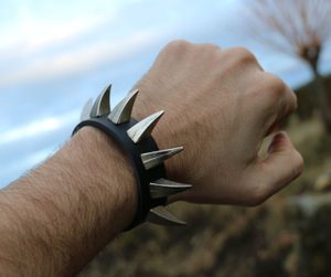 ROCKER, LEDERARMBAND XV - LEDERARMBÄNDER{% if kategorie.adresa_nazvy[0] != zbozi.kategorie.nazev %} - LEDERPRODUKTE{% endif %}