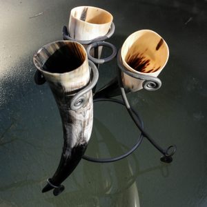 SET OF 3 HORNS AND STAND 0.5 L - DRINKING HORNS{% if kategorie.adresa_nazvy[0] != zbozi.kategorie.nazev %} - HORN PRODUCTS{% endif %}