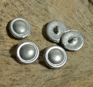 TIN BUTTON, 17TH CENTURY, THIRTY YEARS WAR, 20 MM - ACCESSORIES FOR COSTUMES{% if kategorie.adresa_nazvy[0] != zbozi.kategorie.nazev %} - SHOES, COSTUMES{% endif %}