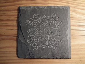 BLOSSOMS SLATE COASTER - DÉCOR DE JARDIN{% if kategorie.adresa_nazvy[0] != zbozi.kategorie.nazev %} - STATUETTES, GARDEN DECOR{% endif %}