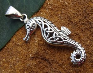 CELTIC SEAHORSE, KNOTTED PENDANT - NAUTICAL SILVER JEWELRY{% if kategorie.adresa_nazvy[0] != zbozi.kategorie.nazev %} - SILVER JEWELLERY{% endif %}