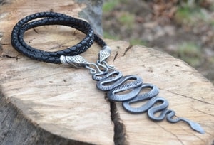 SNAKE, FORGED PENDANT, LEATHER BOLO - CELTIC PENDANTS{% if kategorie.adresa_nazvy[0] != zbozi.kategorie.nazev %} - JEWELLERY - BRONZE, ZINC{% endif %}