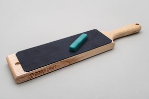 DUAL-SIDED LEATHER PADDLE STROP WITH P1 POLISHING COMPOUND LS1Р1 - CISEAUX À SCULPTER FORGÉS{% if kategorie.adresa_nazvy[0] != zbozi.kategorie.nazev %} - BUSHCRAFT, RECONSTITUTION, ACCESSOIRE{% endif %}