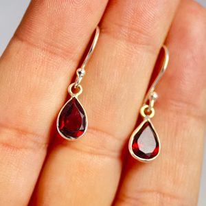 RUTH, silver earrings, garnet, Ag 925/1000