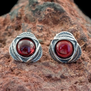 MOLLY, EARRINGS, GARNET, SILVER - EARRINGS WITH GEMSTONES, SILVER{% if kategorie.adresa_nazvy[0] != zbozi.kategorie.nazev %} - SILVER JEWELLERY{% endif %}