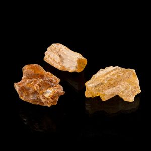 AMBER, COPAL, RAW - DECORATIVE MINERALS AND ROCKS{% if kategorie.adresa_nazvy[0] != zbozi.kategorie.nazev %} - MOLDAVITES, MINERALS, FOSSILS{% endif %}