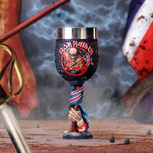 IRON MAIDEN THE TROOPER GOBLET 19.5CM - IRON MAIDEN{% if kategorie.adresa_nazvy[0] != zbozi.kategorie.nazev %} - LICENSED MERCH - FILMS, GAMES{% endif %}