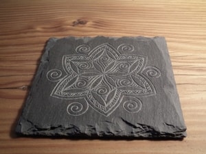 BLOSSOM SLATE COASTER - DÉCOR DE JARDIN{% if kategorie.adresa_nazvy[0] != zbozi.kategorie.nazev %} - STATUETTES, GARDEN DECOR{% endif %}