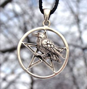 PENTACLE WITH RAVEN, SILVER PENDANT - PENDENTIFS{% if kategorie.adresa_nazvy[0] != zbozi.kategorie.nazev %} - BIJOUX EN ARGENT{% endif %}