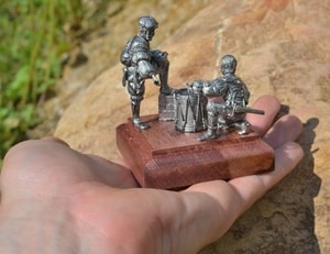 LANDSKNECHTS PLAY DICE, HISTORICAL TIN STATUE - ZINNFIGUREN{% if kategorie.adresa_nazvy[0] != zbozi.kategorie.nazev %} - FIGUREN, DEKORATIONEN{% endif %}